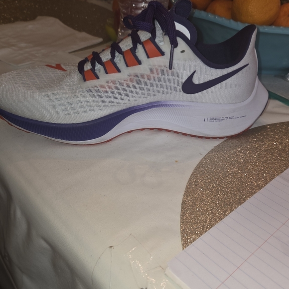 Shoes - Picture 4 of 10